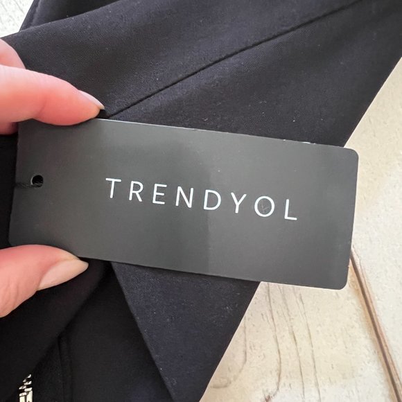 NWT Trendyol plunge corset top in black - Picture 9 of 10